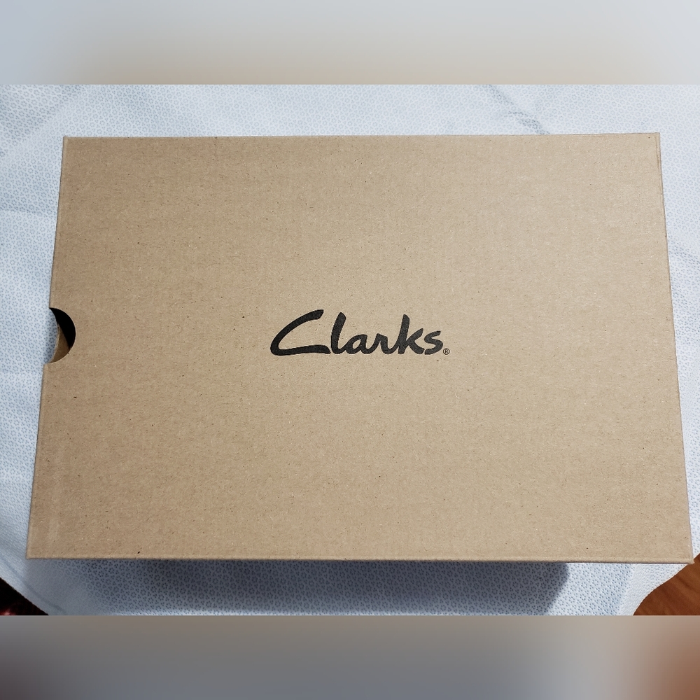 Clarks NIB Rosalyn Wren Black Leather Shoes Heels Velcro Strap Womens sz 11